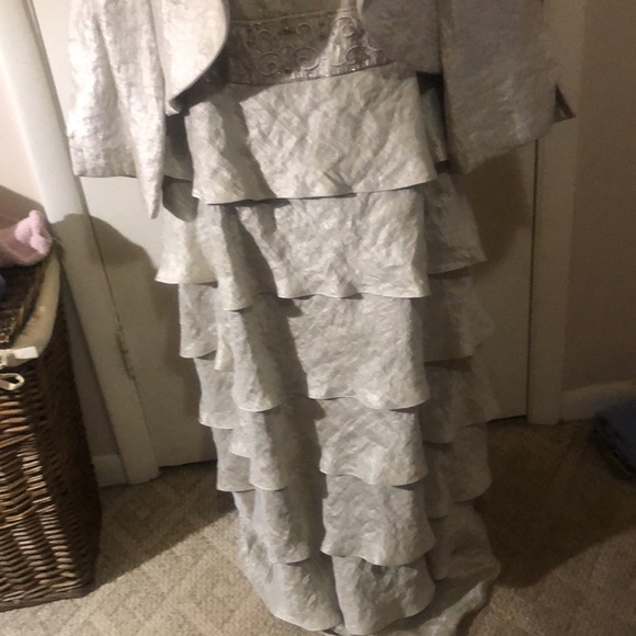 Champagne floor length evening gown. - Picture 2 of 8